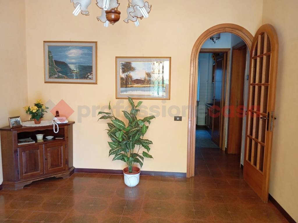 casa indipendente in vendita a Lucca in zona Nozzano