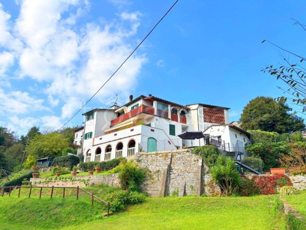 casa indipendente in vendita a Lucca in zona Nozzano