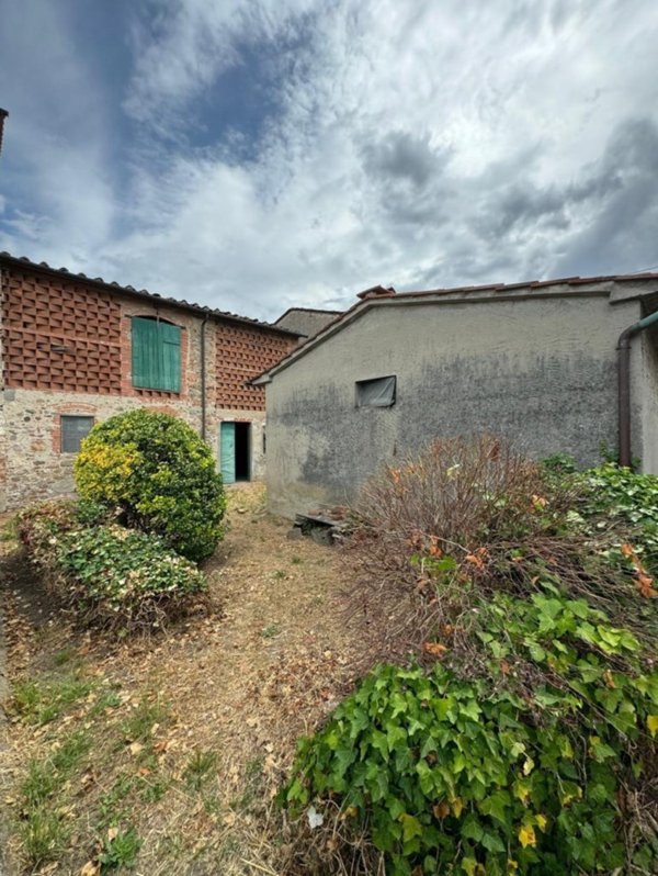 casa indipendente in vendita a Lucca in zona Centro Città