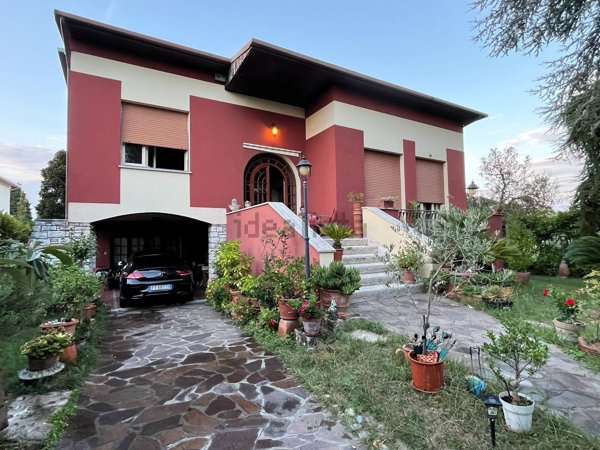 casa indipendente in vendita a Lucca in zona Sant'Anna