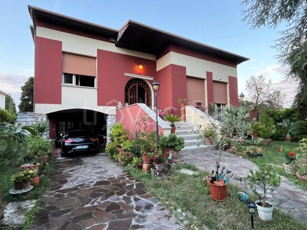 casa indipendente in vendita a Lucca in zona Sant'Anna