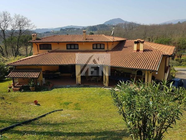 casa indipendente in vendita a Lucca
