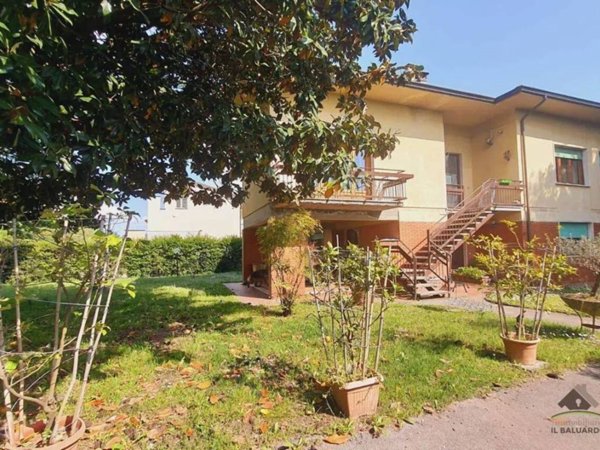 casa indipendente in vendita a Lucca in zona Sant'Alessio