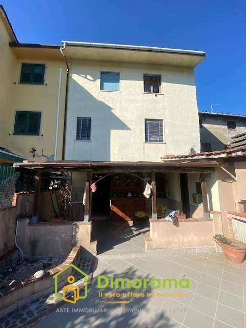 casa indipendente in vendita a Lucca in zona Ponte a Moriano