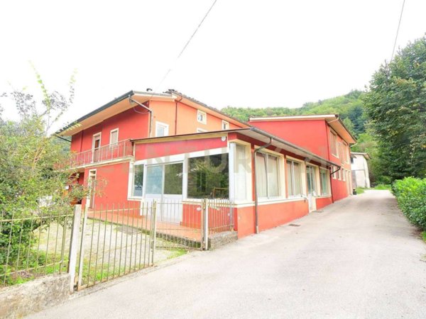 casa indipendente in vendita a Lucca in zona Sant'Alessio