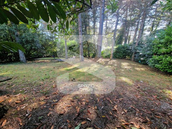 casa indipendente in vendita a Lucca