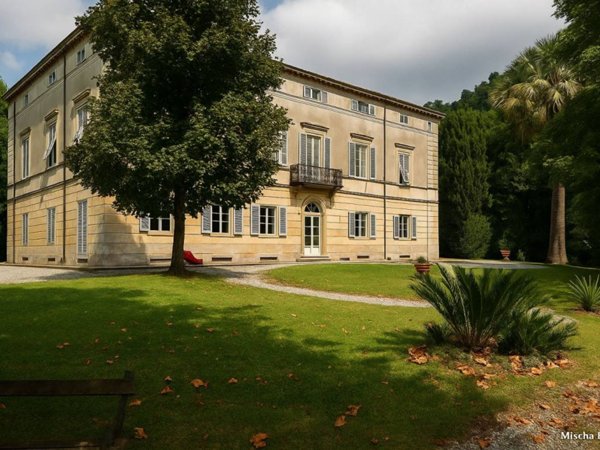 casa indipendente in vendita a Lucca in zona Aquilea