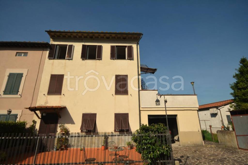 appartamento in vendita a Lucca in zona zona Mugnano