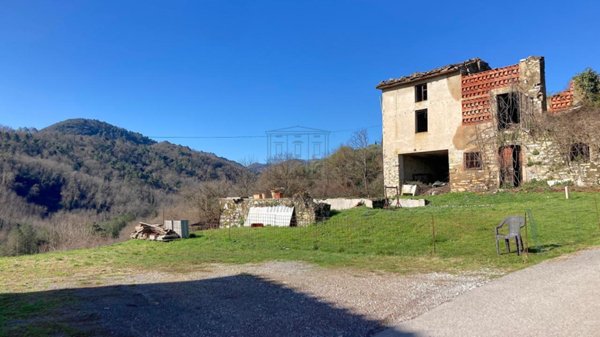 casa indipendente in vendita a Lucca in zona Maggiano