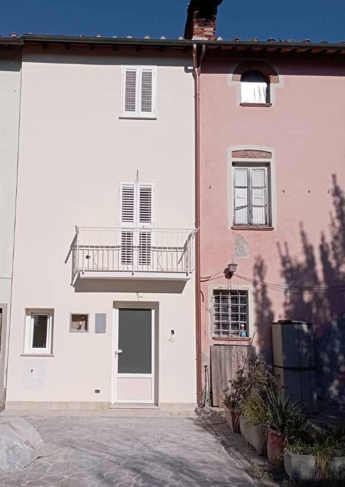 casa indipendente in vendita a Lucca in zona Pontetetto