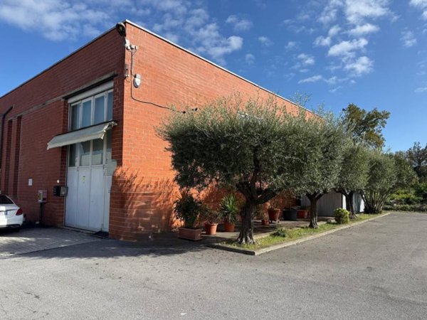 locale commerciale in vendita a Lucca in zona zona San Filippo