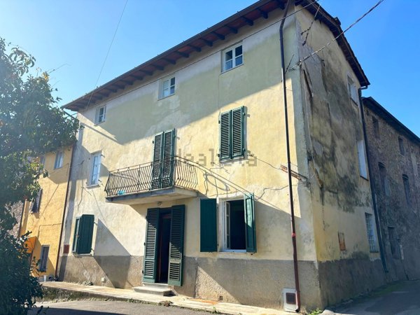 casa indipendente in vendita a Lucca