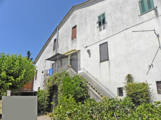 casa indipendente in vendita a Lucca in zona Aquilea