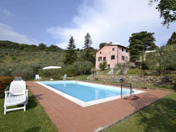 casale in vendita a Lucca in zona Ponte a Moriano