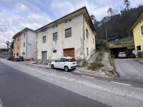 casa indipendente in vendita a Lucca in zona Monte San Quirico