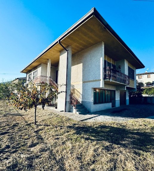 casa indipendente in vendita a Lucca in zona Nozzano