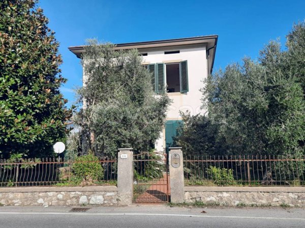 casa indipendente in vendita a Lucca in zona San Pietro a Vico