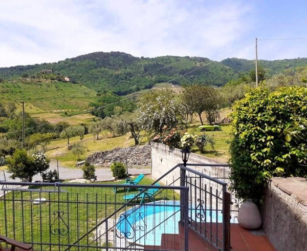 casale in vendita a Lucca in zona Mastiano