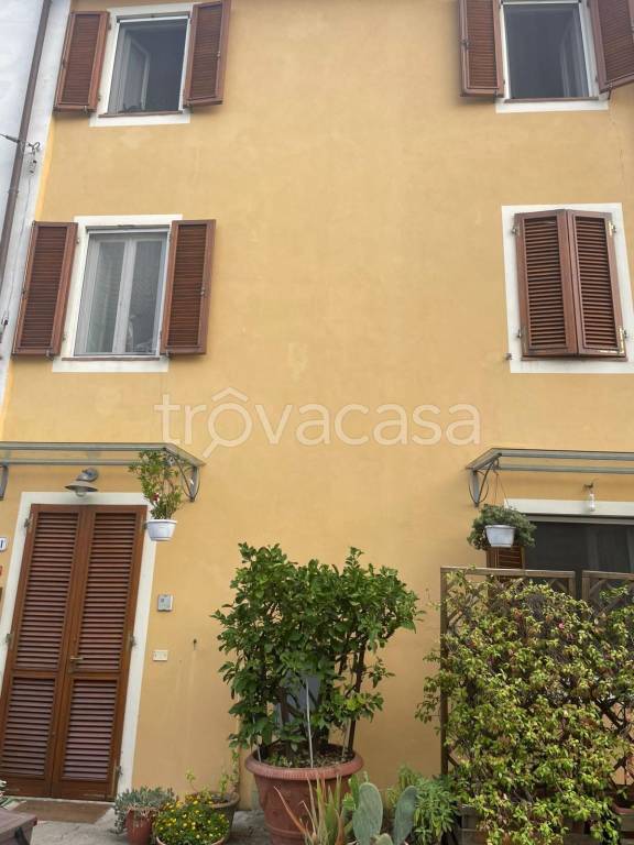 casa indipendente in vendita a Lucca in zona Carignano