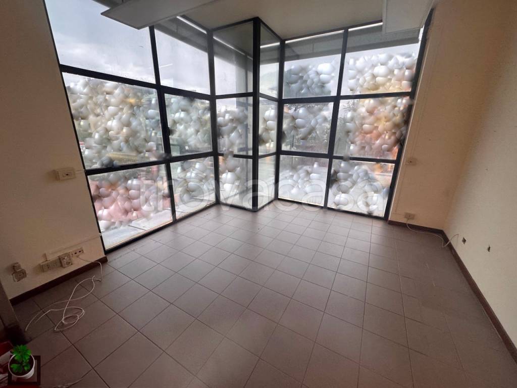 ufficio in vendita a Lucca in zona Torre