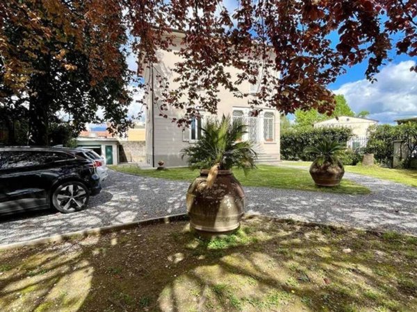 casa indipendente in vendita a Lucca in zona zona San Marco