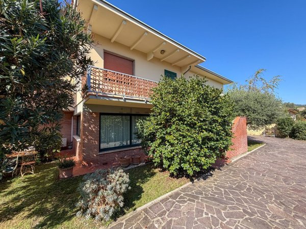 casa indipendente in vendita a Lucca in zona Sant'Angelo in Campo