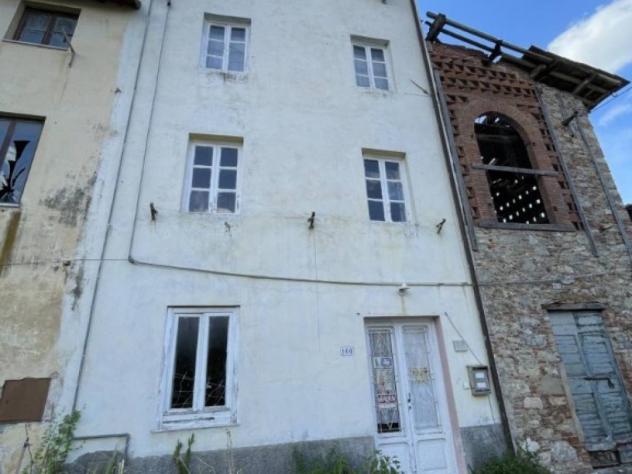 casa indipendente in vendita a Lucca in zona Fagnano
