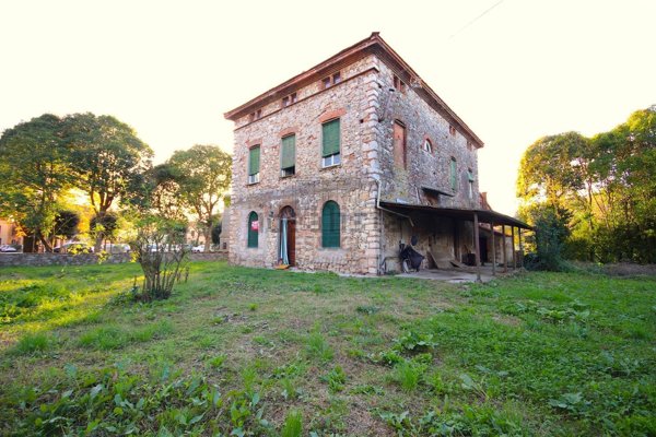 casale in vendita a Lucca in zona Balbano