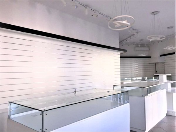 negozio in vendita a Lucca in zona zona Arancio