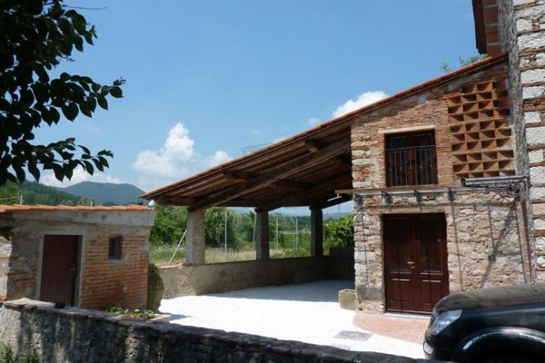 casa indipendente in vendita a Lucca in zona Nozzano