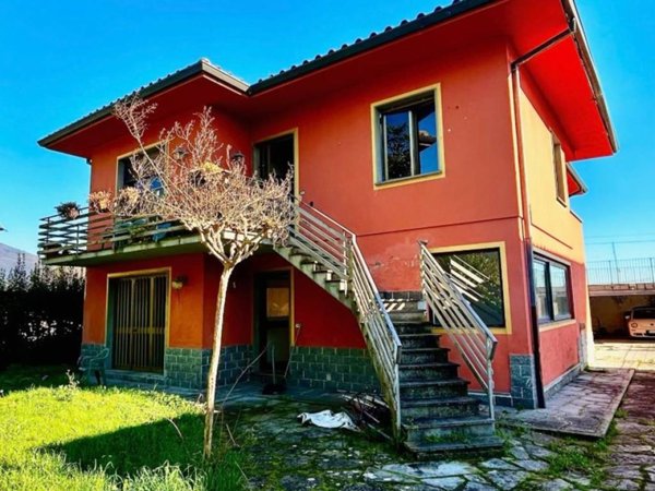 casa indipendente in vendita a Lucca in zona San Pietro a Vico