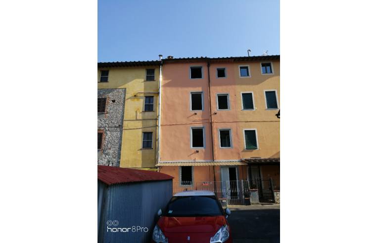 casa indipendente in vendita a Lucca in zona Nozzano