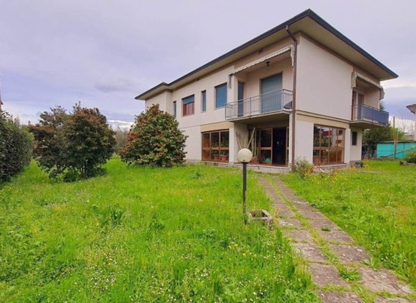 casa indipendente in vendita a Lucca in zona Zona San Concordio