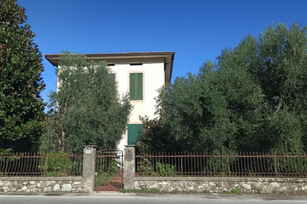 casa indipendente in vendita a Lucca in zona San Pietro a Vico