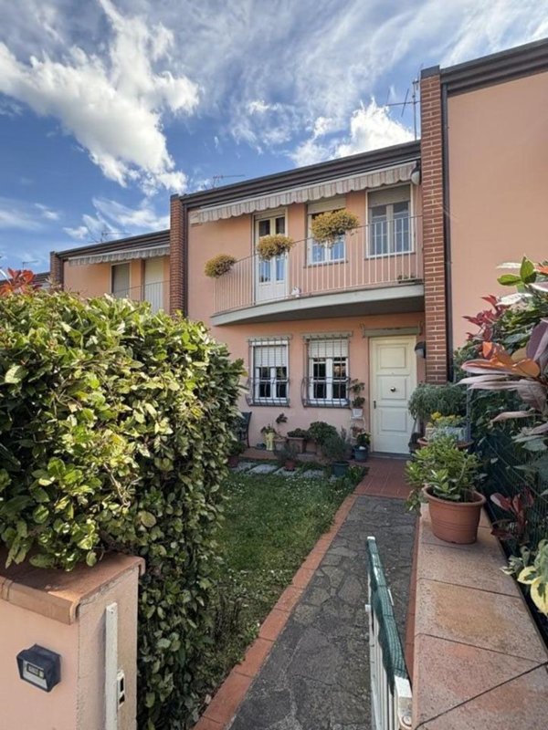 casa indipendente in vendita a Lucca in zona zona SS. Annunziata