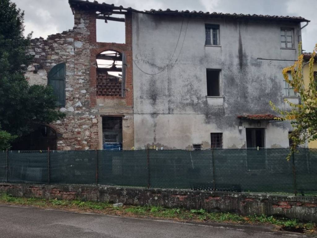 casa indipendente in vendita a Lucca in zona Sant'Angelo in Campo