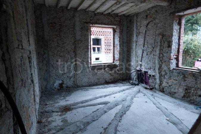 casa indipendente in vendita a Lucca in zona Nozzano