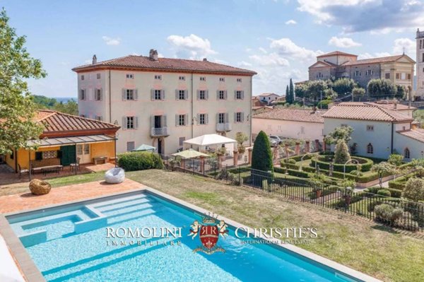 villa in vendita a Lucca in zona Torre