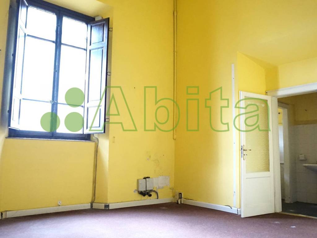 ufficio in vendita a Lucca in zona zona Mugnano