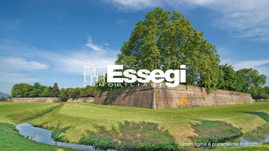 negozio in vendita a Lucca in zona Centro Città