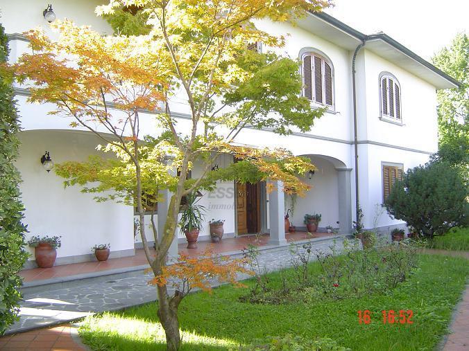 casa indipendente in vendita a Lucca in zona Centro Città