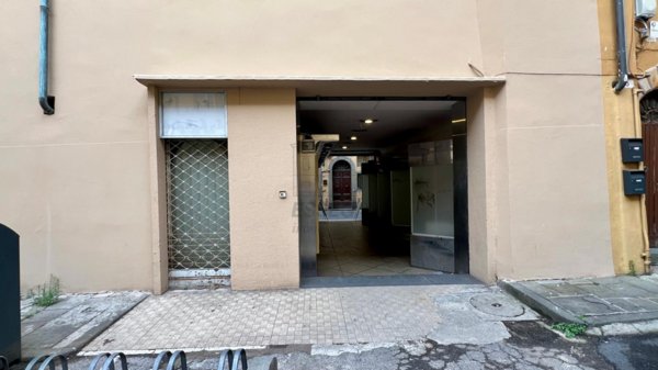 locale commerciale in vendita a Lucca in zona Centro Città