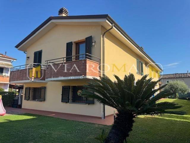 casa indipendente in vendita a Lucca in zona San Pietro a Vico