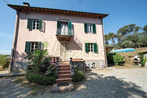 casa indipendente in vendita a Lucca in zona San Macario in Piano