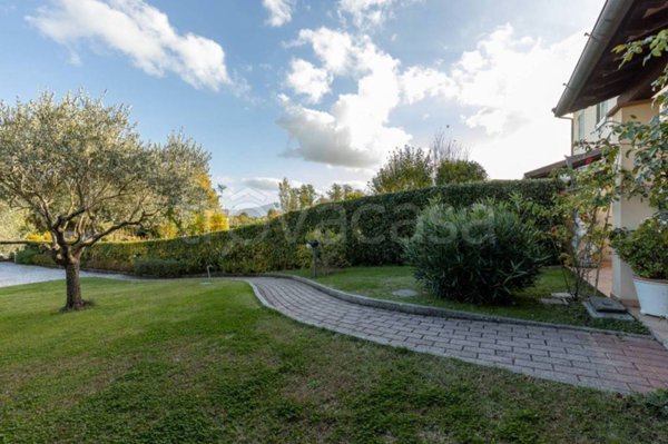 casa indipendente in vendita a Lucca in zona Monte San Quirico