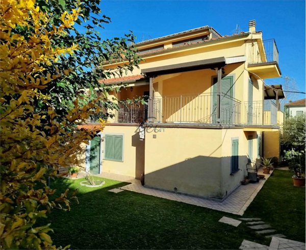 casa indipendente in vendita a Lucca in zona Centro Città