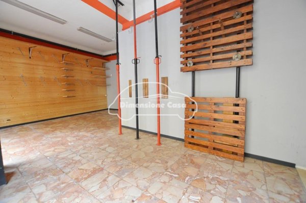 locale commerciale in vendita a Lucca in zona Centro Città