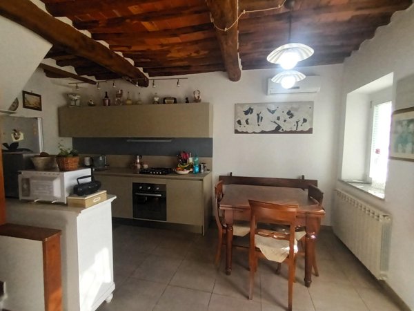 casa indipendente in vendita a Lucca in zona Centro Città