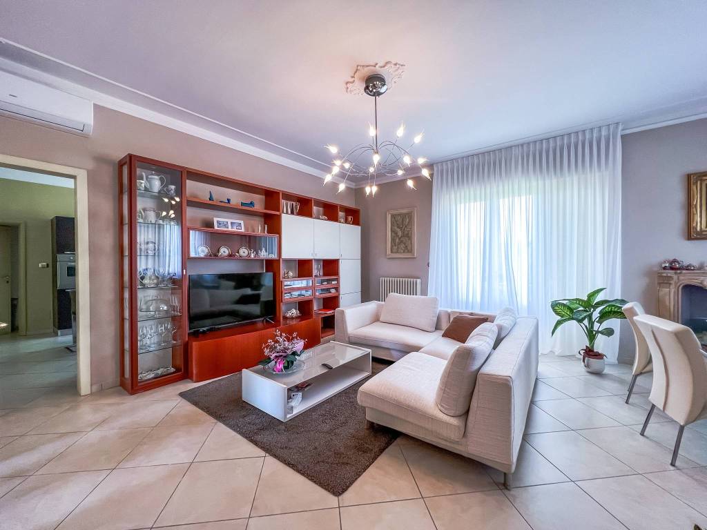 casa indipendente in vendita a Lucca in zona Mutigliano