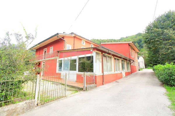 casa indipendente in vendita a Lucca in zona San Martino in Freddana